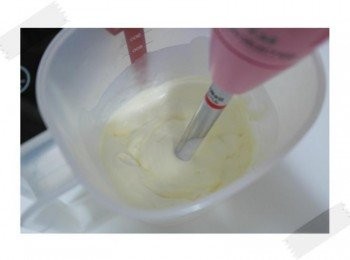 step4: 把鮮奶油打到變挺硬~~~打打打!!!