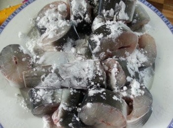 step5: 加入適量生粉拌勻(此動作必須是要煎時才加)