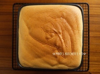 step8: 最後將蛋糕取出放涼就完成了喔。