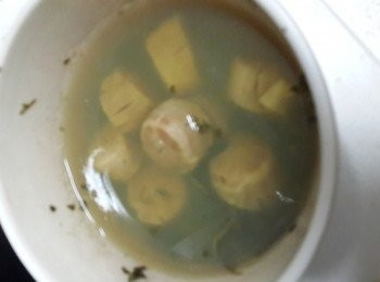 step2: 叮完後，瑶柱明顯發大，倒掉熱水，洗去茶葉，再整散成瑶柱絲