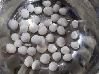 step3: 白玉粉加水搓揉成麵團