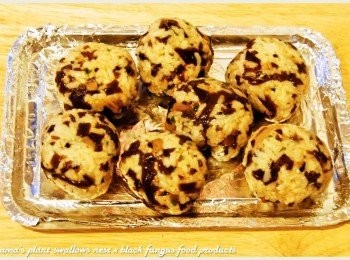 step4: 將所有<span class="group_1">食材</span>充分拌勻後，再用手搓揉成適量大小的小飯糰。