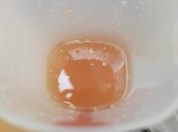 step2: 擠出汁來後用濾網過濾掉渣渣^^