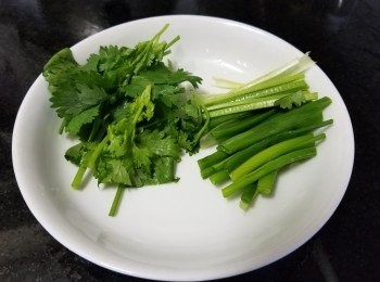 step5: 蔥段，芫茜