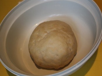 step2: 醒了半小時的麵糰會比較光滑