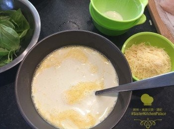 step2: 將白汁材料倒左大碗中，輕輕撈均