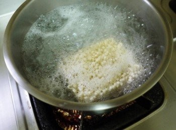 step2: 滾水鍋下麵，煮至熟