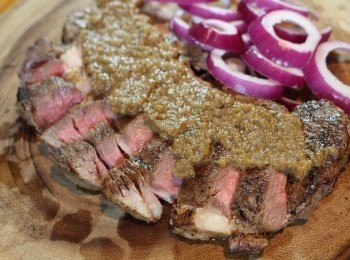 step6: 打開錫紙牛柳放在碟上，淋上醬汁即可享用