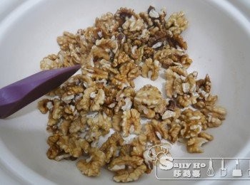 step2: 隔水用白鑊炒乾