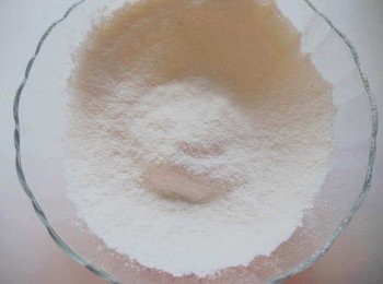 step1: *將低筋麵粉，糖粉，鹽，過篩。