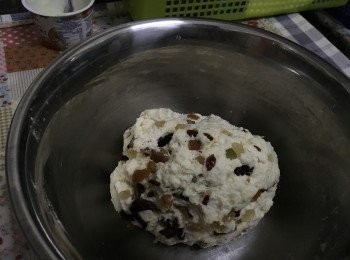 step3: ★拌勻後加入果乾用手搓勻