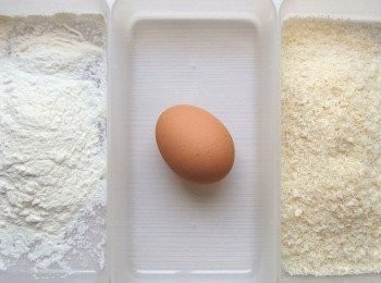 step2: 炸衣:麵粉+蛋汁+麵包粉。