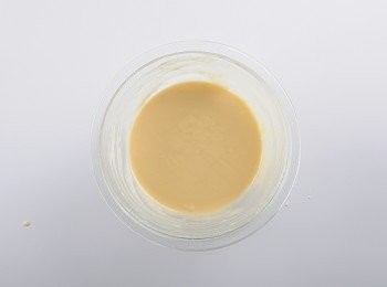 step8: 將麵糊蓋上保鮮膜,室溫靜置1.5小時以上。亦可晚上睡前調好麵糊,放冷藏發酵至隔天早上,回溫20-30分鐘左右即可使用。