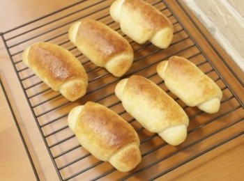 step13: 熱騰騰的奶油捲小餐包^^