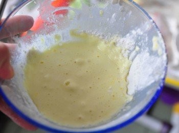 step2: 以香港黏師傅起司酥炸粉與水調和糊狀