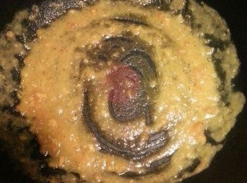 step5: 煮溶牛油，落鹹蛋黃