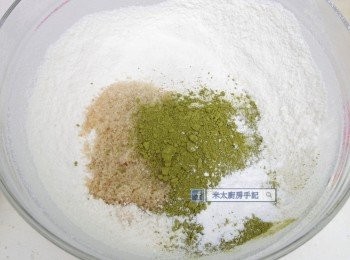 step3: 把<span class="group_2">材料A</span>放入大碗中拌勻。