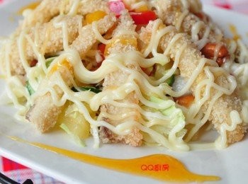 step7: 最後再用小匙舀少許的果醬於盤緣裝飾，開始享用囉!