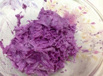 step1: 山藥蒸熟搗成泥