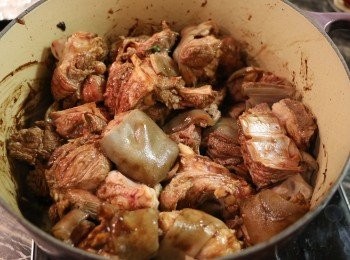 step7: 再放入清洗好的羊肉不繼地翻炒片刻。