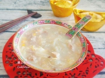 step6: 最後加入馬蹄粉水，煮滾後或翅湯稍稠即可。