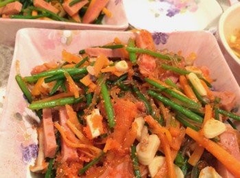 step5: 倒進調味汁料，炒勻，即成。