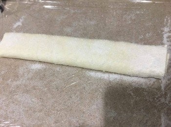 step5: 最後再摺疊一起輕輕壓實, 放入冰箱雪約20-30 分鐘