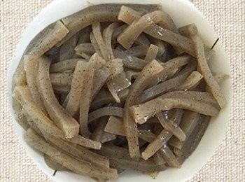 step4: 墨玉板切絲。