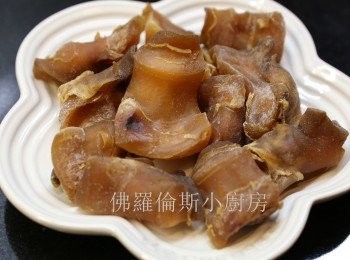 step1: 紅螺頭用薑蔥出水及去腸藏