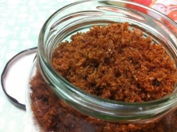 step4: 炒烘其間如還有幼骨漏網之餘用手揀走,並炒至完全變乾脆的蓉便可铺平待涼入樽及隨時享用,亦手拌飯吃