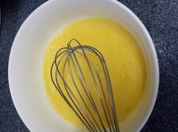 step2: 雞蛋打散