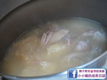 step5: 再轉慢火加蓋煲2小時，煲鵪鶉湯係比瘦肉多啲時間，因為煲耐啲先可以餚濃味啲呀~