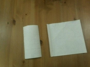 step6: 你看看，一般用大張的紙巾時一撕就是一大張，如果擦些小東西不多加利用總會覺得很浪費，現在有小版型的設計，一樣擦完東西還是會再利用，這樣就更環保囉^^