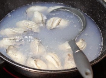 step2: 用水沖洗乾淨，汆水備用。