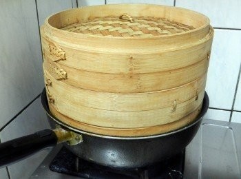 step9: 讓包子在籠內休息20分鐘，開大火，水滾後計時8分鐘