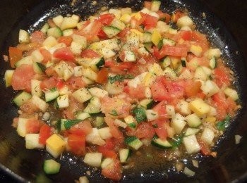 step11: 加入白酒及海鹽,煮至酒精揮發。