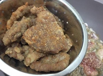 step16: 盛起用廚房紙隔油