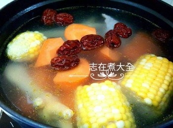 step4: 加入餘下材料大火煲10分鐘，轉中火煲半小時，轉小火煲1.5小時，加鹽調味後即可享用