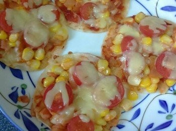 step10: 將火較至中細火，倒入4湯匙滾水，關蓋煮3分鐘至收水，再煎至皮脆即可