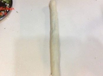 step7: 慢慢由長向往外捲成長條形，