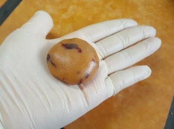 step5: 預熱焗爐170度，將麵糰每份切成約5mm厚片。