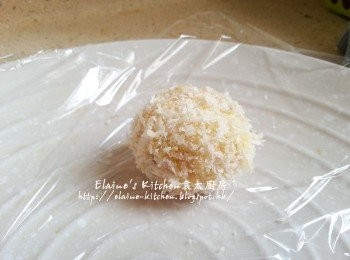 step7: 薯波逐一沾上麵粉 >> 蛋液 >> 麵包糠後放上碟