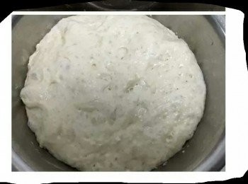 step1: 把<span class="group_1">酵頭</span>材料放到盆裡攪勻，蓋上保鮮膜發酵，大概1個半小時。