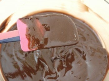 step5: 拌勻成幼滑巧克力漿，然後放入雪櫃兩個小時