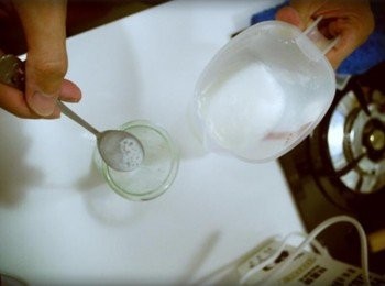 step7: 接著將泡泡撈到別的容器中!!