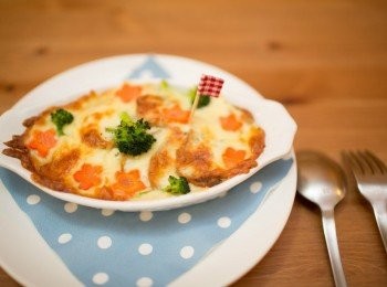 step8: CLASSICO義大利麵醬的真材實料比要自己燉煮是省了很多時間，而且風味濃郁，不會有一般的市售白醬那種只有死鹹的味道，加上製作了裡有能快數，超適合上班族或是忙碌的主婦數成料理用喔