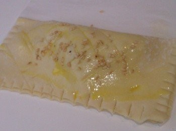 step5: 在於表層塗些蛋液，灑些白芝麻