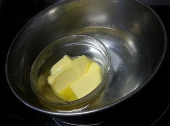 step12: 將60g淡牛油坐溶