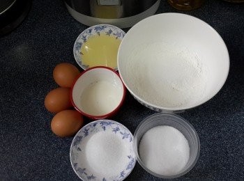 step1: 准備好材料，低筋麵粉提前過篩