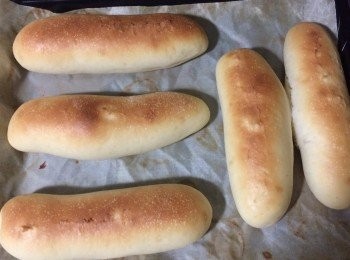 step5: 用200度焗十分鐘，再調至180度，在包面噴水，再焗8分鐘，出爐